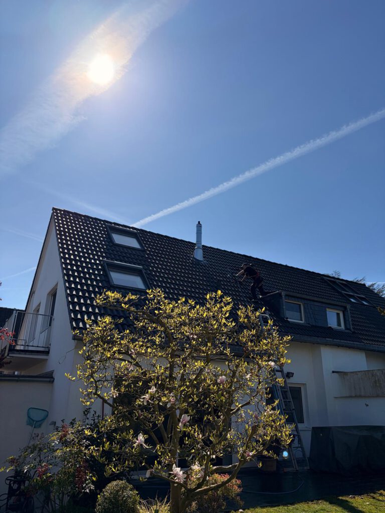 Dachcheck und Dachwartung in Langenfeld
