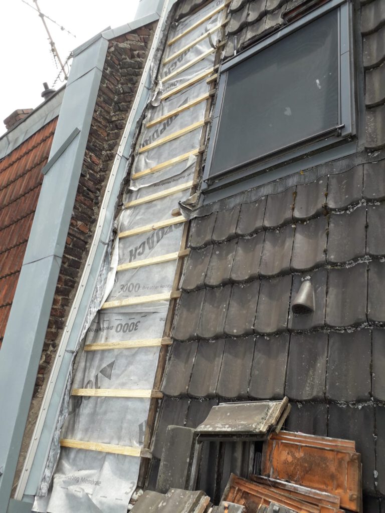 Dachschaden an der Giebelseite in Köln-Nippes