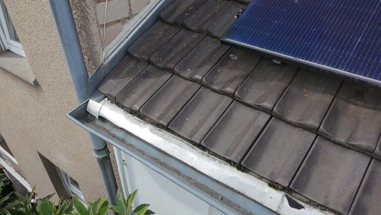 DachCheck mit Drohne an Wohngebäude mit PV-Anlage in Troisdorf