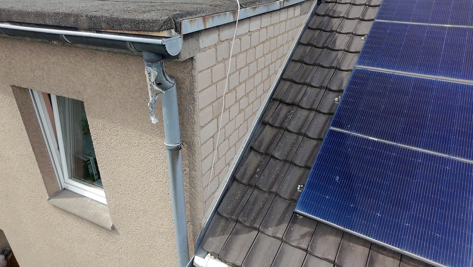 DachCheck mit Drohne an Wohngebäude mit PV-Anlage in Troisdorf