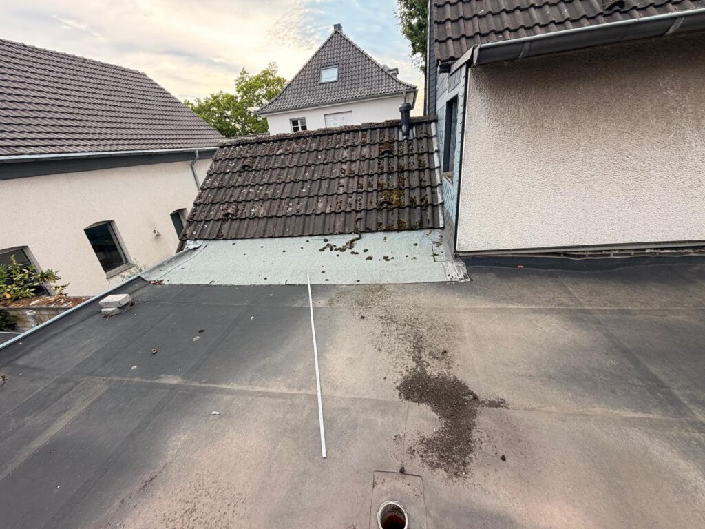 Leckortung und Reparatur am Flachdach in Zülpich