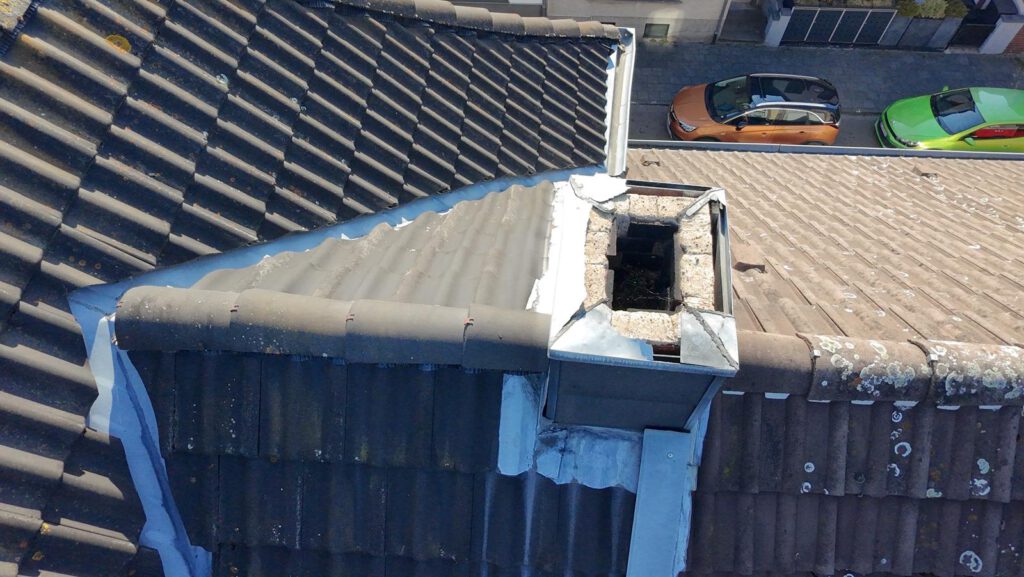 Sturmschaden am Steildach in Bedburg