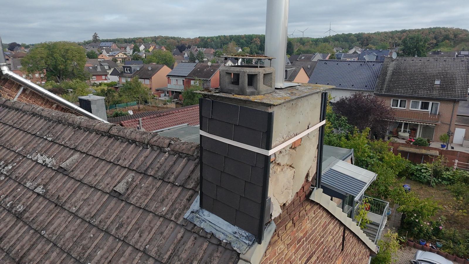 Sturmschaden am Dach und Schornstein in Erftstadt